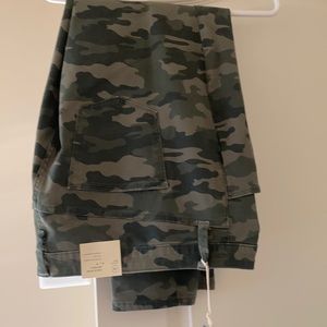 Camouflage Jeans / NWT .